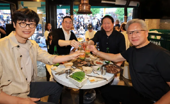英伟达CEO黄仁勋：“我和谁吃饭，对方股价第二天就翻倍”